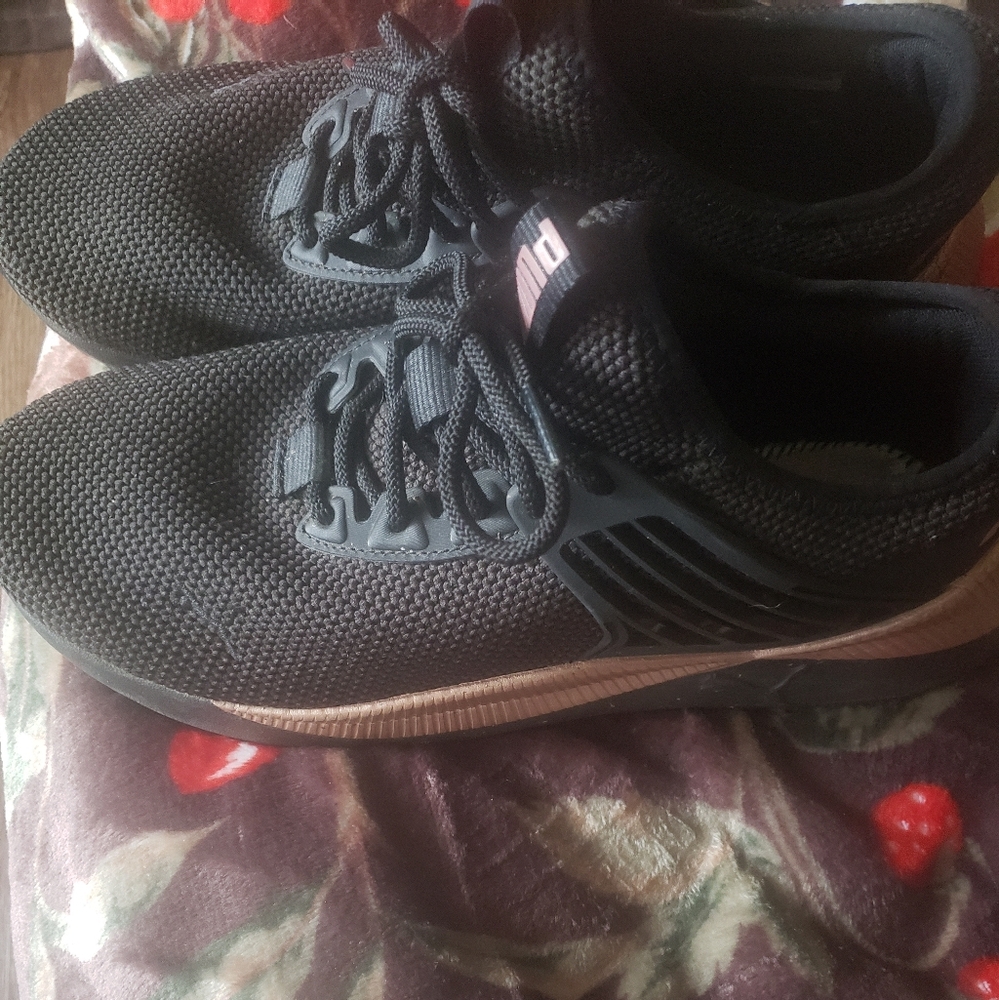 Puma Women's  Black and Rose Gold Sneakers